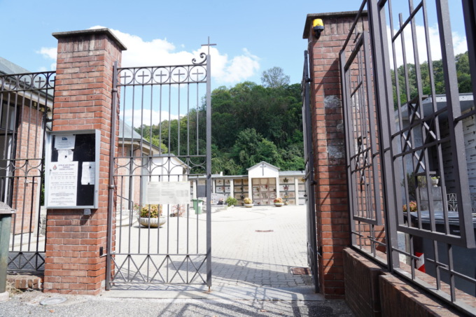 Furti al cimitero, ampio dibattito in aula