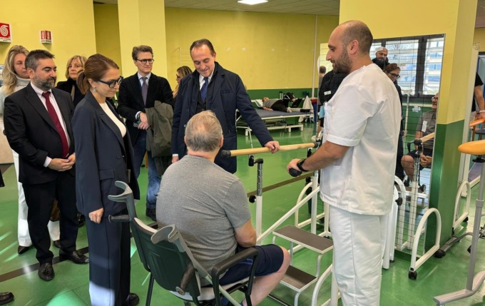 Cirio e i suoi assessori in visita all’ospedale di Settimo: “Festeggiamo un salvataggio”