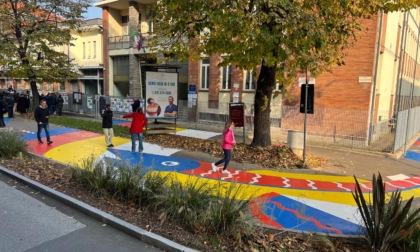 Settimo Torinese: inaugurata la nuova piazzetta colorata davanti alla scuola Giacosa