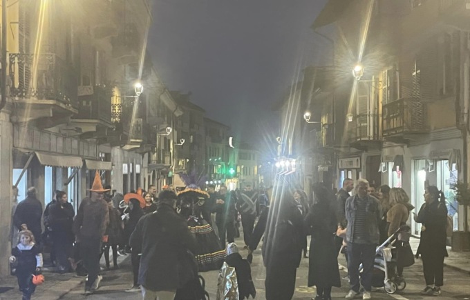 Halloween da brivido a Gassino Torinese: il centro storico si trasforma per una sera