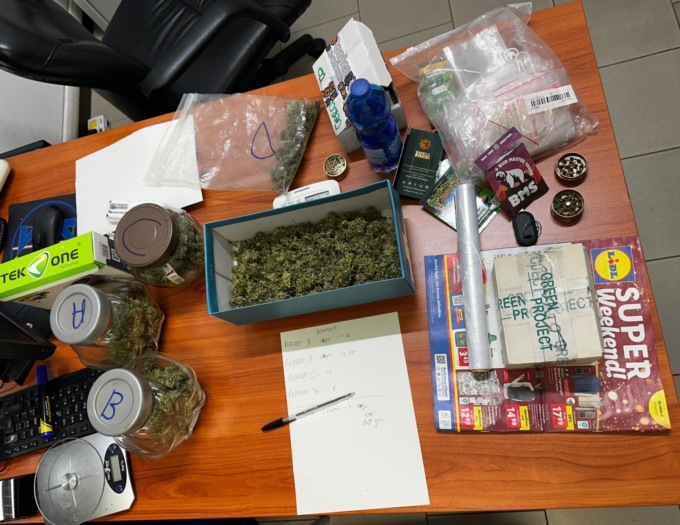 In casa essiccava la marijuana: «nonno pusher» finisce nei guai