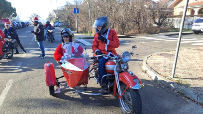 A San Raffaele Babbo Natale è arrivato in motocicletta