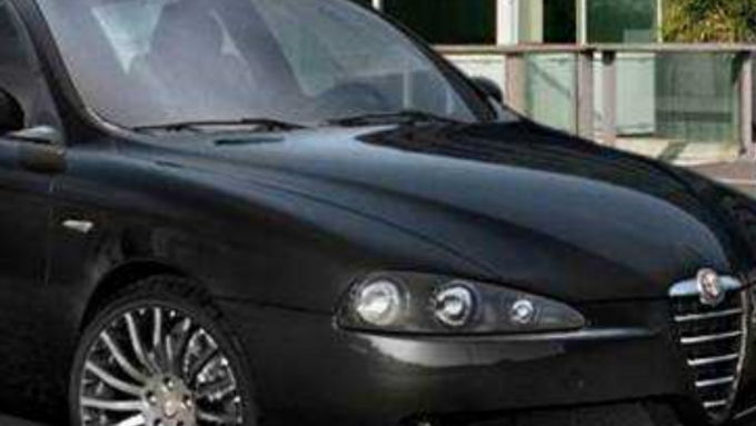 Furti ripetuti ai danni di auto e furgoni: denunciata la «banda dell’Alfa 147 scura»