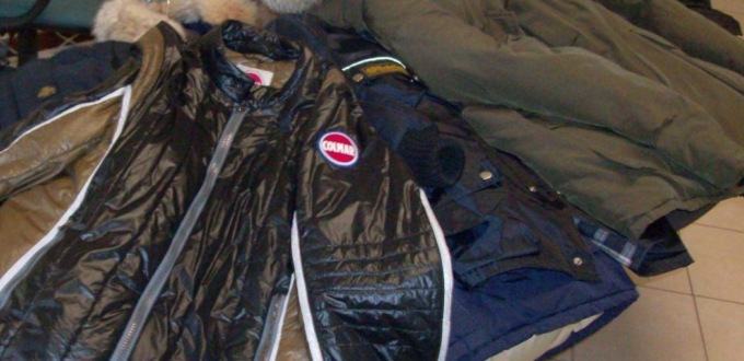 A Settimo una banda di ragazzi tenta il furto di alcuni giubbotti firmati