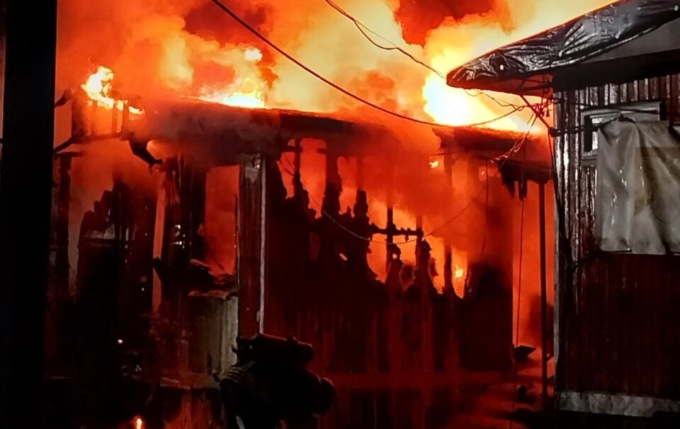 La storica sede Cai di Venaria distrutta da un incendio