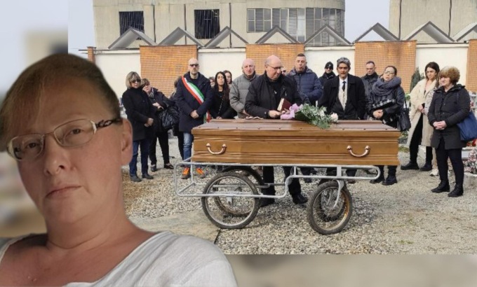 L’ultimo saluto a Cinzia, uccisa a coltellate dal marito