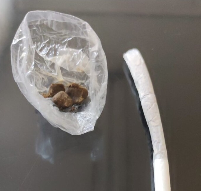 Giovane arrestato: hashish nascosto in guanti e slip