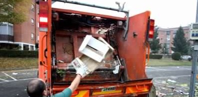 Rifiuti, sono ancora troppi quelli prodotti per abitante