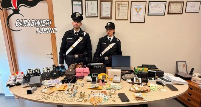 Presa banda che rubava nelle case: recuperata parte della refurtiva