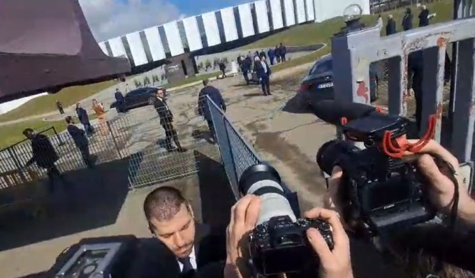 Giorgia Meloni tra i microsatelliti della Argotec di San Mauro Torinese