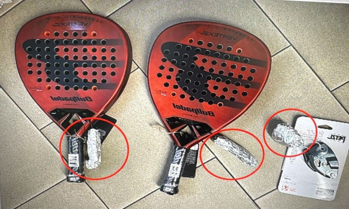 Ruba costosissime racchette da padel: arrestato un 45enne
