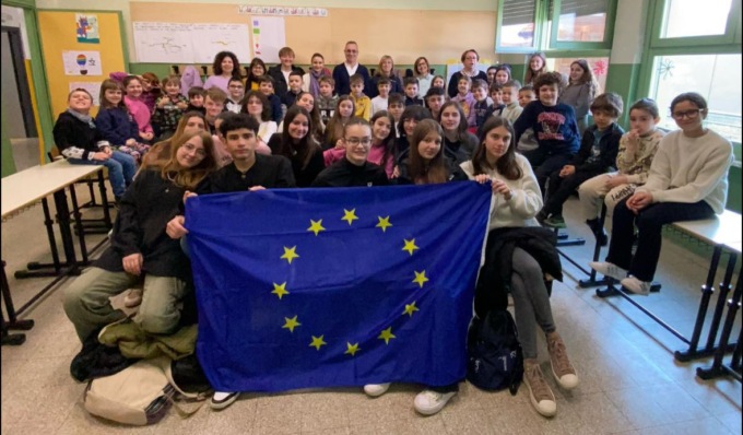 Rivalba incontra il mondo: gli alunni della primaria accolgono gli studenti spagnoli