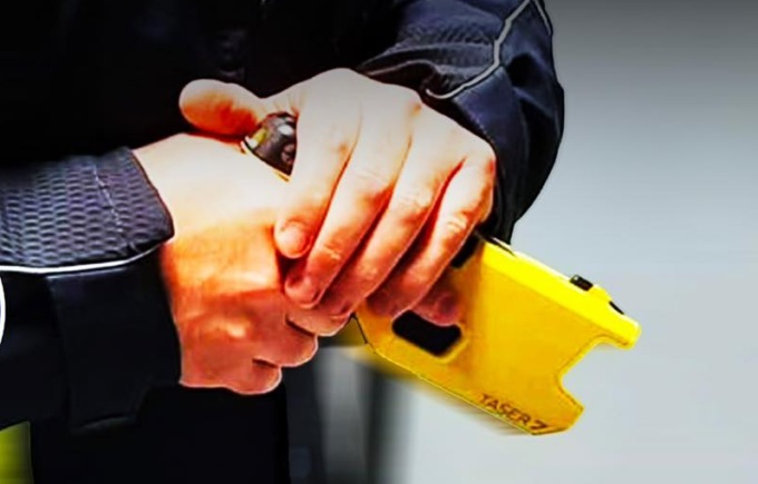 La proposta della Lega di Settimo: “Si dotino gli agenti di polizia locale di taser”