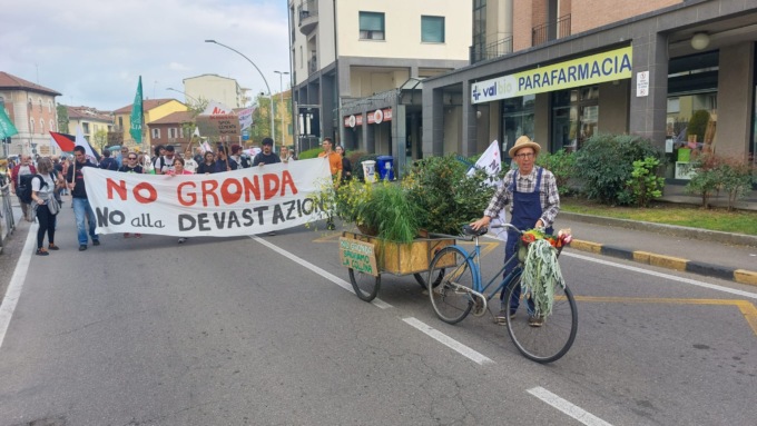 Gronda est, resta viva la protesta del «no»