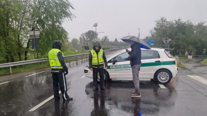Maltempo, chiuso anche il ponte tra Settimo e Castiglione
