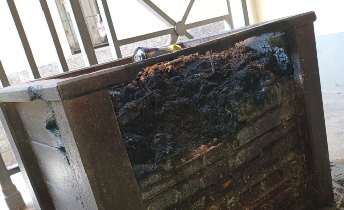 Gassino: teppisti incendiano una fioriera, l’opposizione chiede azioni decise