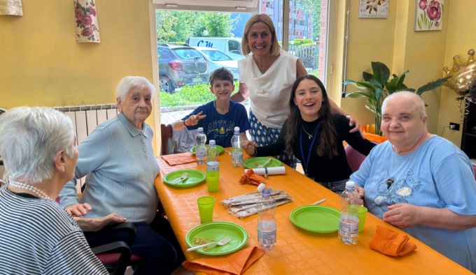 Generazioni a confronto: il CCR pranza con gli ospiti della RSA di via Mezzaluna