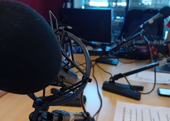 Gli studenti della Nicoli approdano in radio con un programma tutto loro