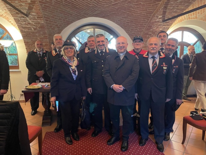 Castiglione saluta il Maresciallo Tonzanu che va in pensione