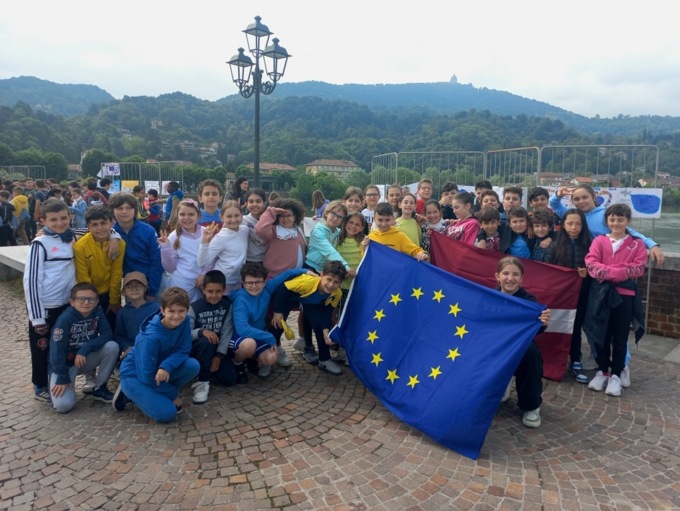 San Mauro celebra l’Europa: sul Ponte Vecchio in festa per la pace e la democrazia