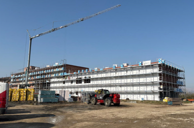 Nuovo polo scolastico a Gassino, è scontro sui tempi: «Il cantiere è in ritardo?»