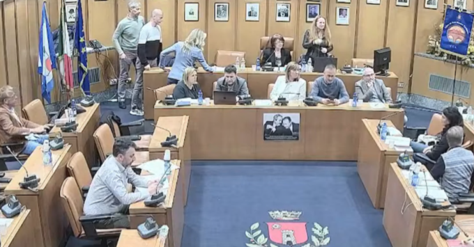 Scuolabus per le uscite didattiche, spunta una soluzione grazie all’avanzo di bilancio