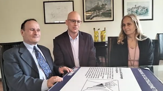 Castiglione inaugura il primo pannello tattile al Chiostro comunale