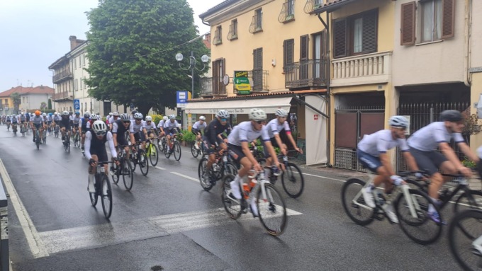 Mille ciclisti alla Gran Fondo del Piemonte