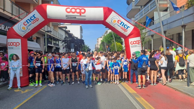 Settimo Torinese, in 1200 alla StraSettimo 2025 tra sport e solidarietà