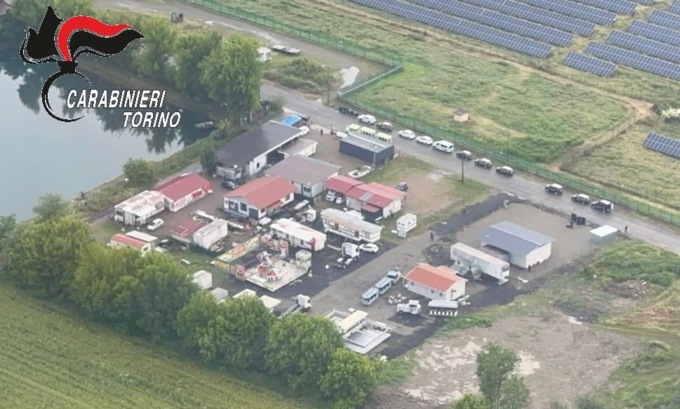 Controlli al campo nomadi di Settimo: sequestrati esplosivi e rilevati abusi edilizi
