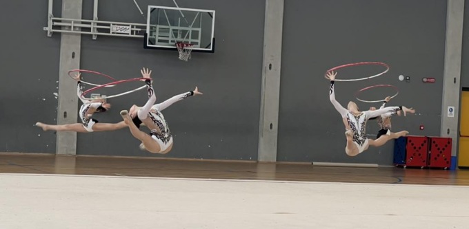 Le giovani Farfalle della ritmica incantano gli studenti di Settimo