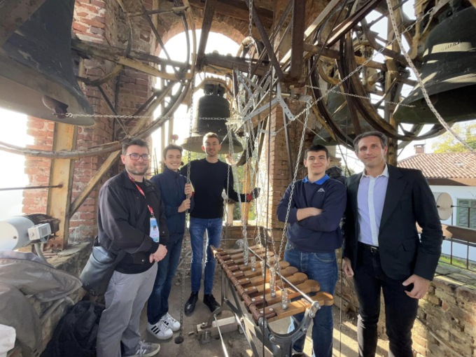 Sei campane, una tastiera e tanta passione: debutta il concertino mobile di Bussolino