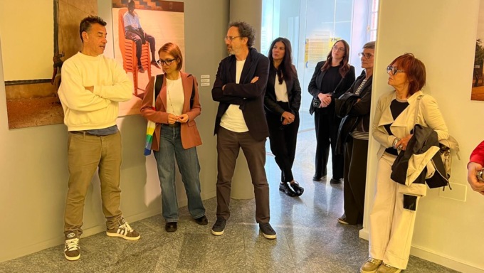 Il regista Matteo Garrone a Settimo per la mostra “Una carovana per Io capitano”