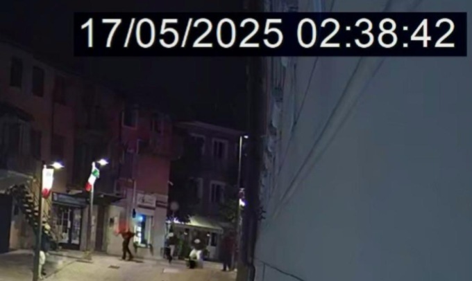 Sasso contro la vetrina della Pro loco: individuato il responsabile