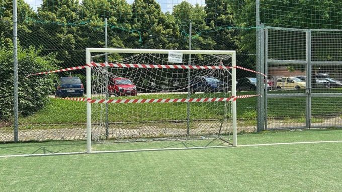 San Mauro, vandalizzate le porte del campetto di via Dora