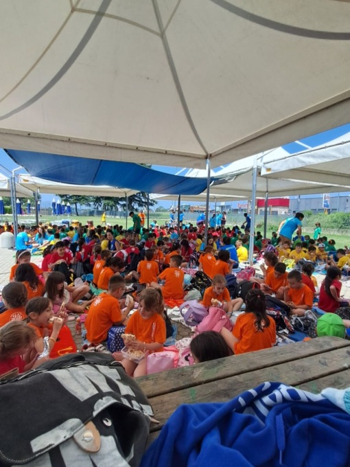 Centri estivi e preghiere negli oratori, scoppia la polemica a Settimo