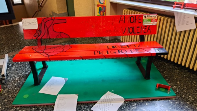 Settimo Torinese: il plesso Nicoli ha inaugurato la “panchina del rispetto”