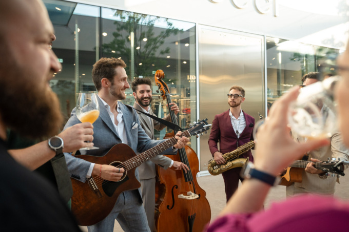 Successo per “La notte delle Birre Artigianali” a Torino Outlet Village: una serata di shopping, degustazioni del territorio e musica sotto le stelle