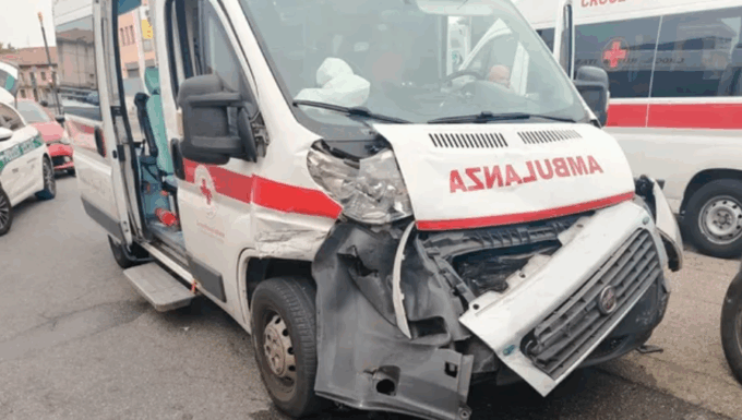 Settimo Torinese, ambulanza coinvolta in un incidente: lanciata raccolta fondi