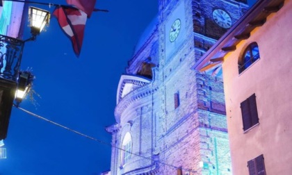 Gassino saluta le luci artistiche sulla Chiesa dello Spirito Santo ma in tanti le reclamano