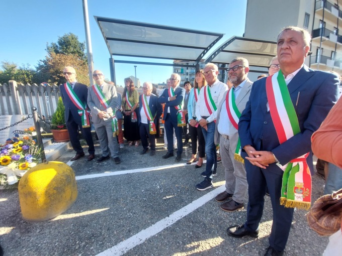 Strage sui binari, commemorate le cinque vittime