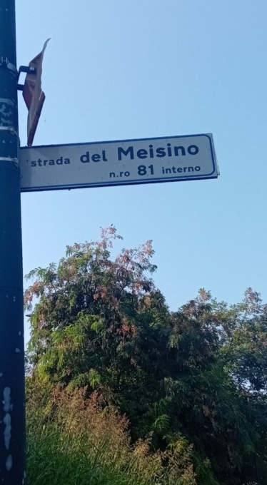 «Un uomo nudo mi ha afferrata mentre camminavo sul sentiero tra San Mauro e Torino»