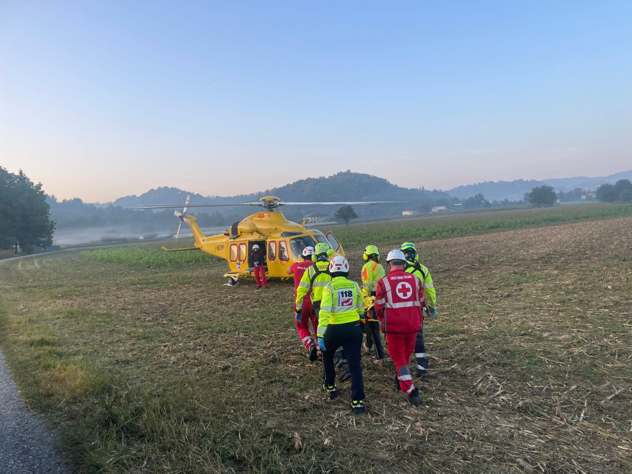 San Raffaele, scooter contro auto: ferito elitrasportato al Cto