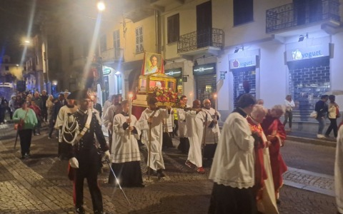 Patronale di San Mauro, grande partecipazione per la processione dei Corpi Santi