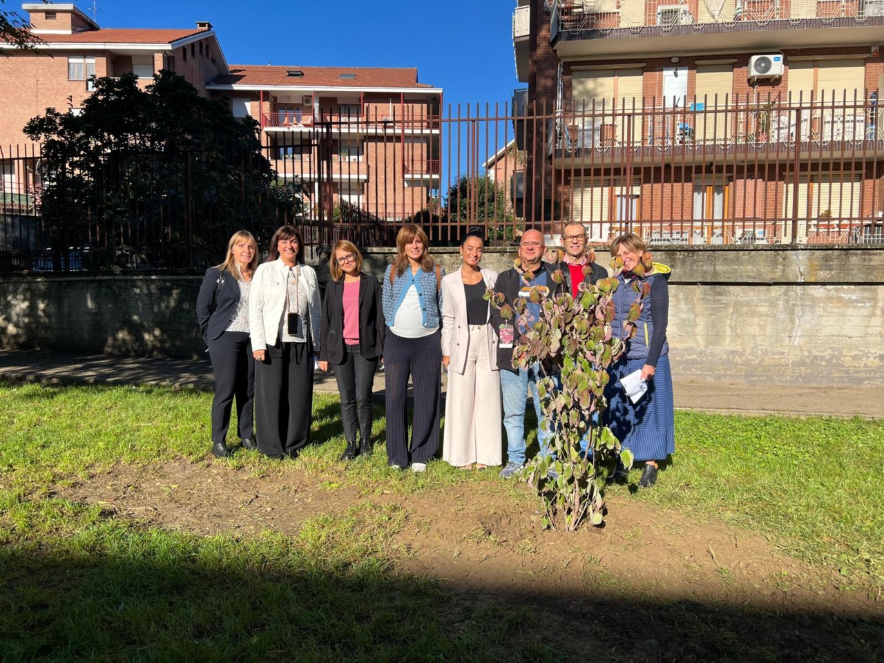 Settimo Torinese inaugura l’anno scolastico con l’albero della cura e della speranza
