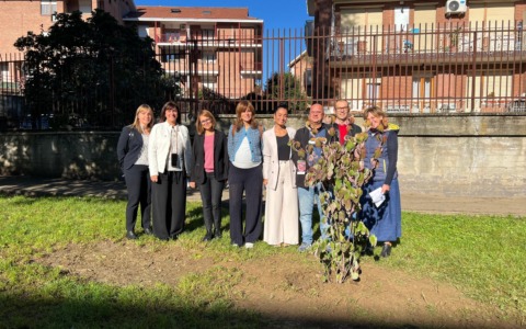 Settimo Torinese inaugura l’anno scolastico con l’albero della cura e della speranza