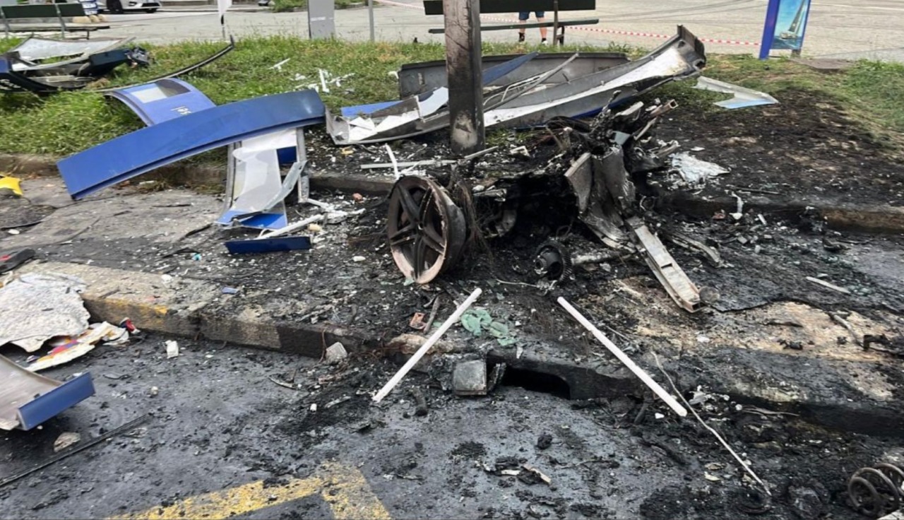 Si schiantano a folle velocità: tre giovani settimesi vivi per miracolo