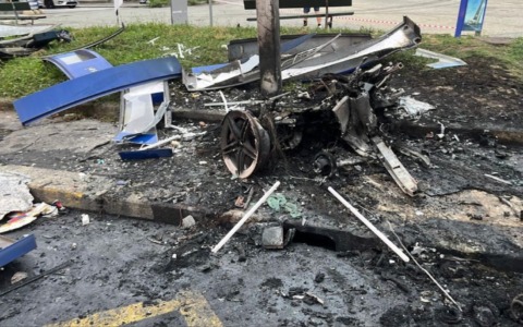 Si schiantano a folle velocità: tre giovani settimesi vivi per miracolo