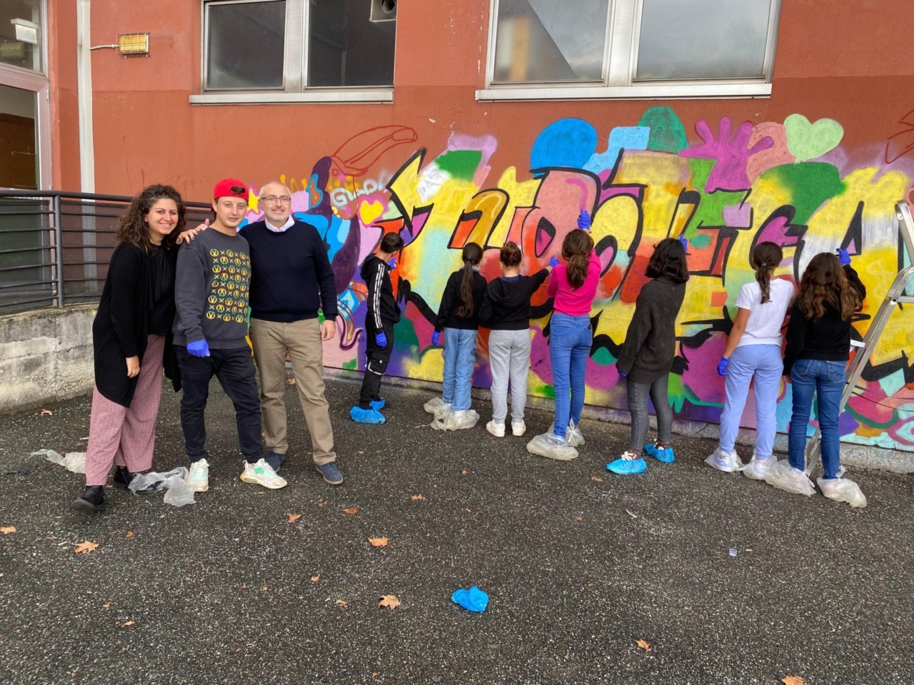 I giovani di San Mauro lasciano il segno: nasce il murale di via Speranza