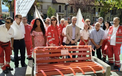 Settimo, inaugurata la panchina dedicata alla Croce Rossa